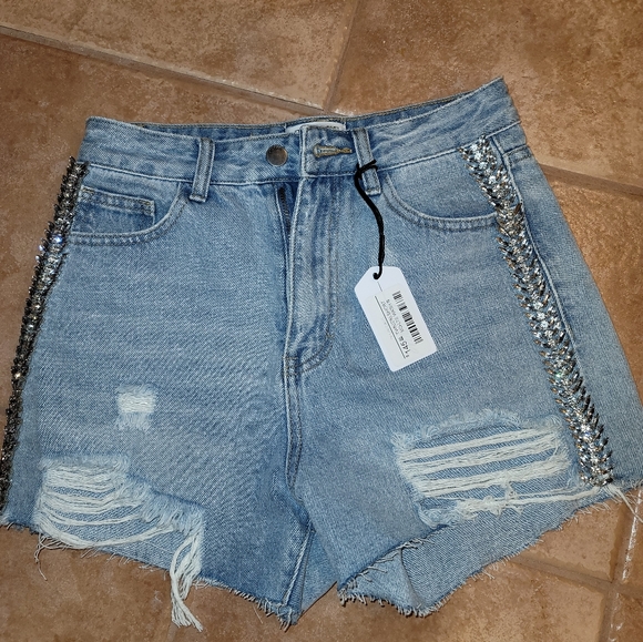 High rise Jean shorts with crystal embellishments Small - Picture 6 of 11